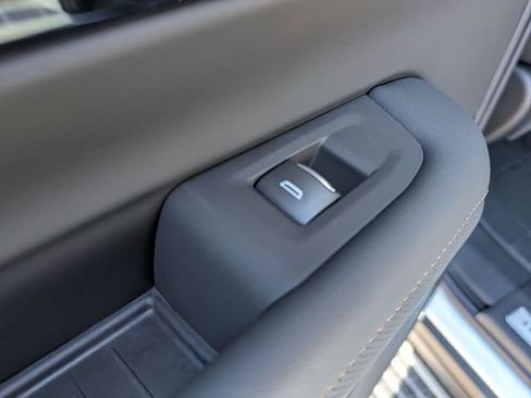 New 2026 Chevrolet Suburban High Country image 11