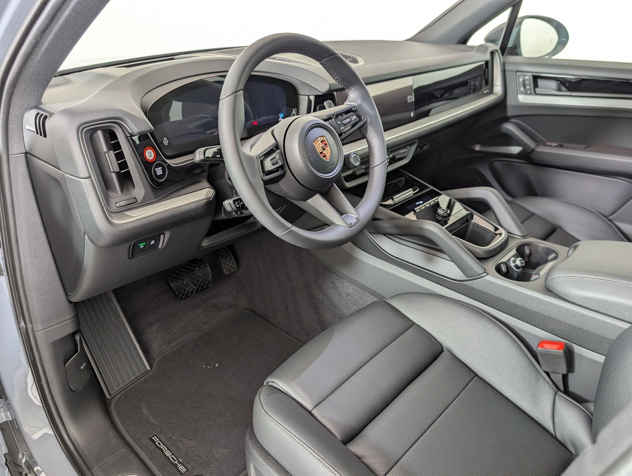 Certified 2026 Porsche Cayenne AWD/4WD image 4