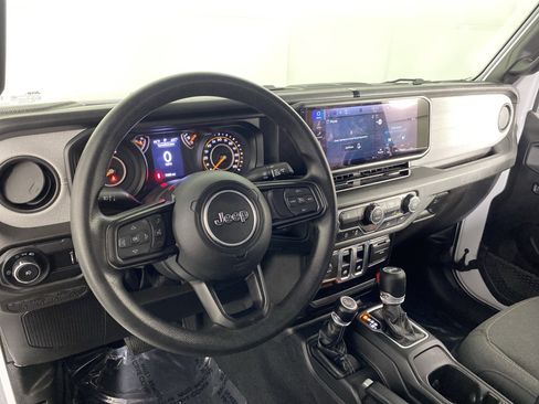 Used 2025 Jeep Wrangler Sport AWD/4WD image 37