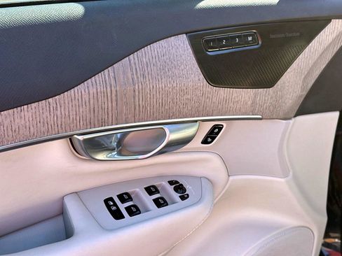 Certified 2024 Volvo XC90 T8 Plus w/ Protection Package Premier image 16