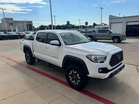 Used 2023 Toyota Tacoma TRD Off-Road RWD image 2