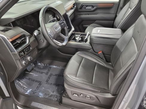 Used 2025 GMC Yukon XL Denali AWD/4WD image 9