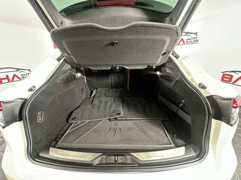 Used 2021 Maserati Levante image 21