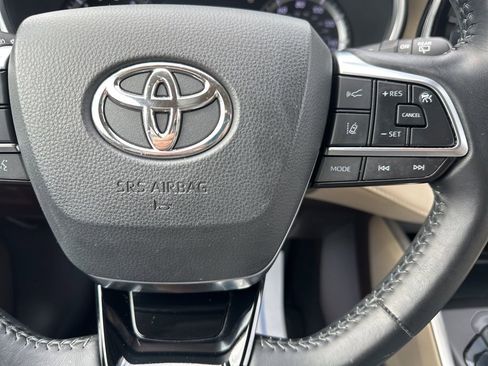 Certified 2020 Toyota Highlander XLE image 18