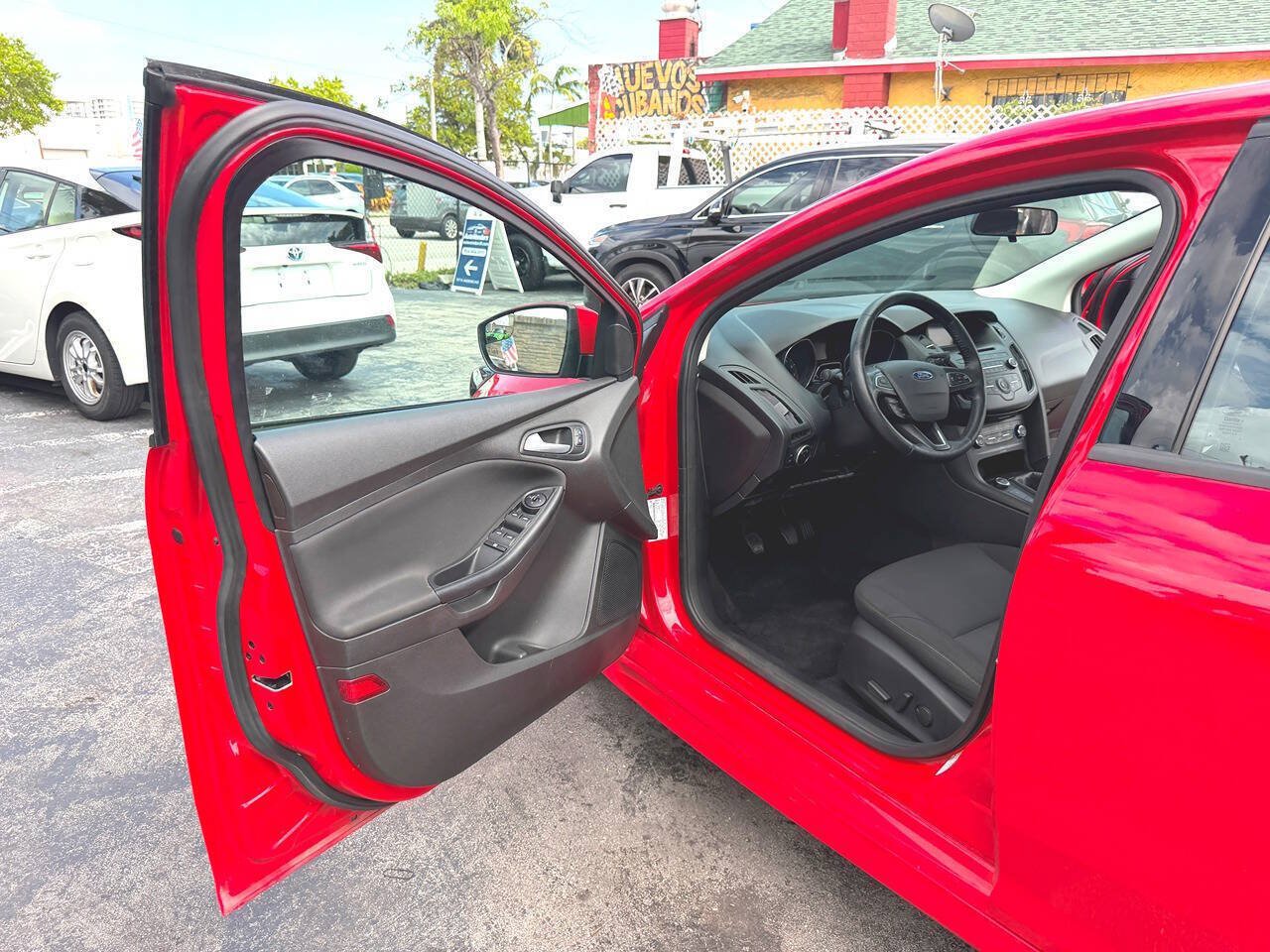 Used 2015 Ford Focus SE w/ SE Ecoboost Package FWD image 21