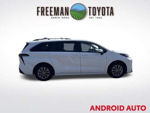 Used 2024 Toyota Sienna LE AWD/4WD image 4