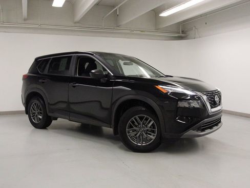 Used 2023 Nissan Rogue S image 4