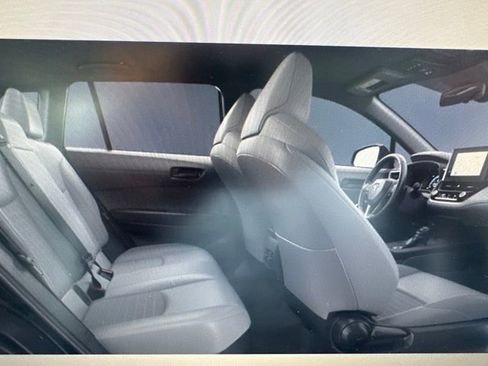 Used 2026 Toyota Corolla Cross SE image 7