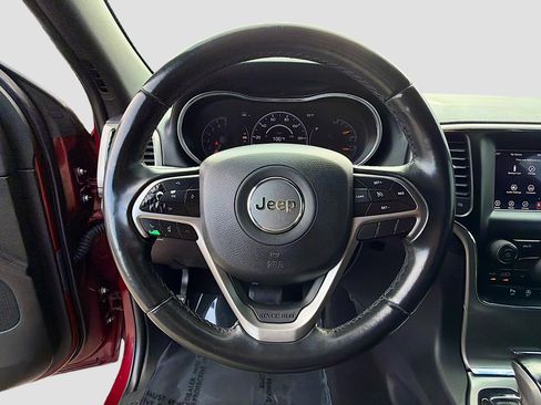 Used 2020 Jeep Grand Cherokee Laredo image 33