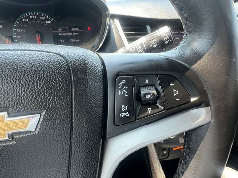 Used 2018 Chevrolet Trax LT w/ LT Convenience Package FWD image 20