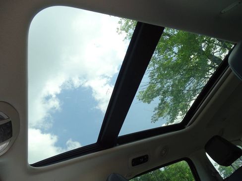 Used 2023 Chrysler Pacifica Limited image 12