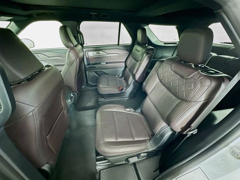Used 2025 Ford Explorer Platinum w/ LUX Leather Package AWD/4WD image 29