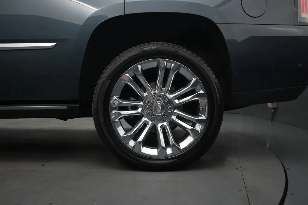 Used 2019 Cadillac Escalade Premium Luxury w/ LPO, Radiant Package AWD/4WD image 14