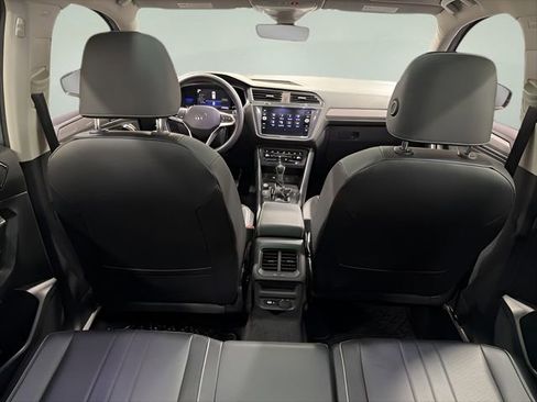 Used 2022 Volkswagen Tiguan SE w/ Panoramic Sunroof Package image 34
