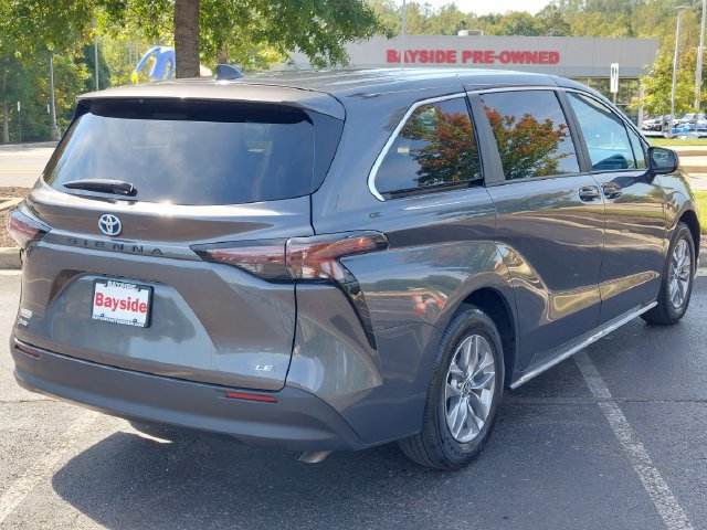 Used 2025 Toyota Sienna LE FWD image 25