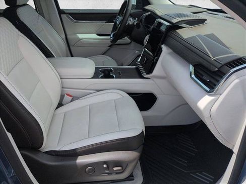 Used 2025 GMC Acadia Denali w/ Super Cruise Package FWD image 30