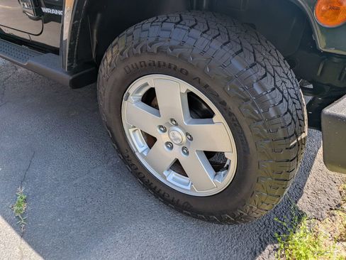 Used 2011 Jeep Wrangler Sahara image 7