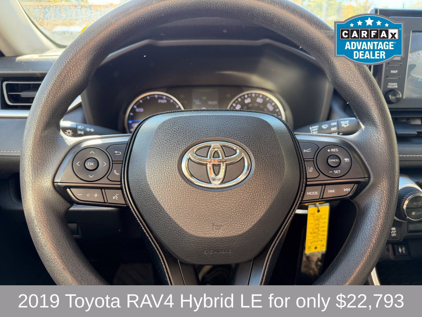 Used 2019 Toyota RAV4 LE w/ Carpet Mat Package AWD/4WD image 10