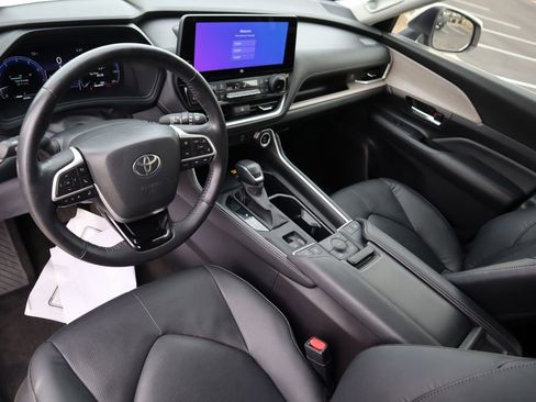 Used 2024 Toyota Grand Highlander Limited image 9