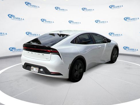 Used 2023 Toyota Prius FWD image 5