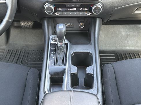Used 2023 Nissan Sentra SV w/ All-Weather Package FWD image 5