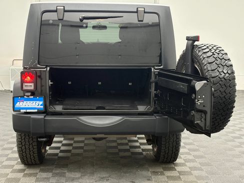 Used 2018 Jeep Wrangler Unlimited Rubicon w/ Dual Top Group AWD/4WD image 7