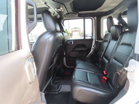 Used 2023 Jeep Wrangler Unlimited Sahara AWD/4WD image 21
