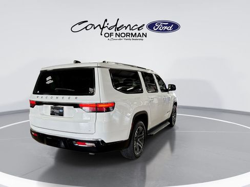 Used 2024 Jeep Wagoneer L Series II w/ Flexible Seating Group AWD/4WD image 8
