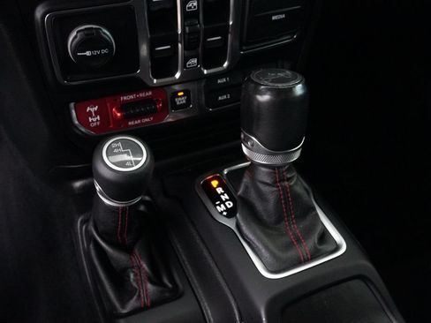 Used 2018 Jeep Wrangler Unlimited Rubicon AWD/4WD image 49