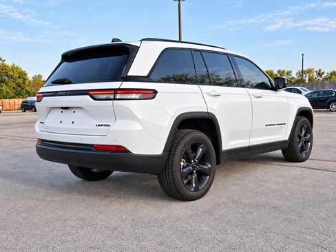 Used 2024 Jeep Grand Cherokee Limited w/ Black Appearance Package AWD/4WD image 6