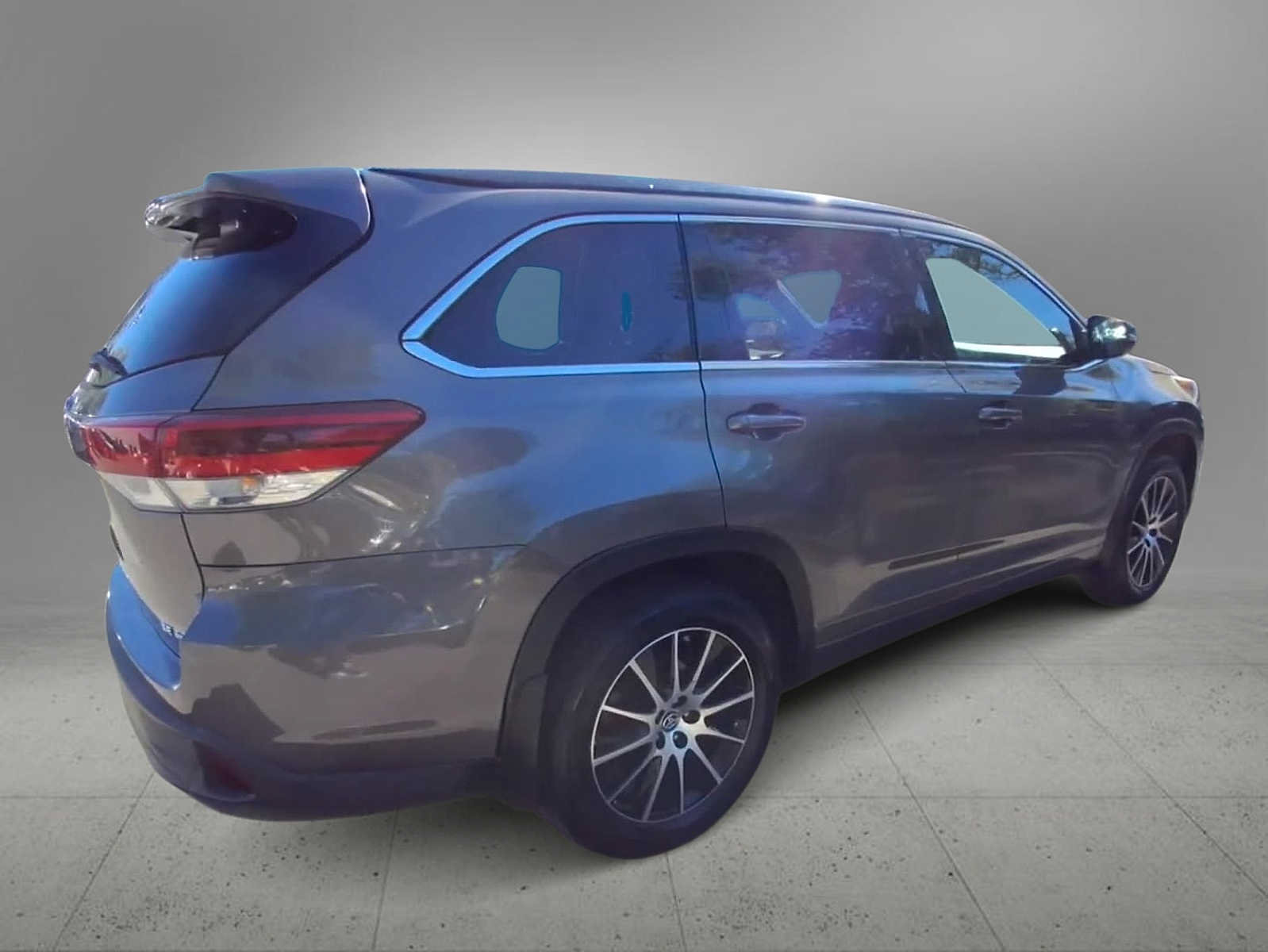 Used 2017 Toyota Highlander SE w/ Carpet Mat Package AWD/4WD image 8