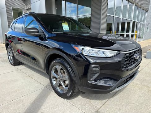 Certified 2025 Ford Escape ST-Line w/ Tech Pack #1 AWD/4WD image 10