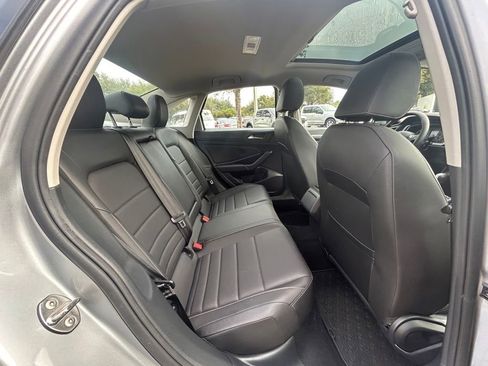 Used 2021 Volkswagen Jetta SE image 29