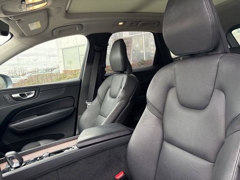 Certified 2023 Volvo XC60 B5 Plus w/ Climate Package image 15