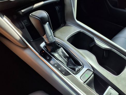 Used 2018 Honda Accord EX image 13