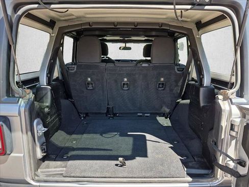 Used 2019 Jeep Wrangler Unlimited Sahara AWD/4WD image 6