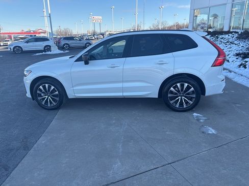 Used 2025 Volvo XC60 B5 Plus image 10