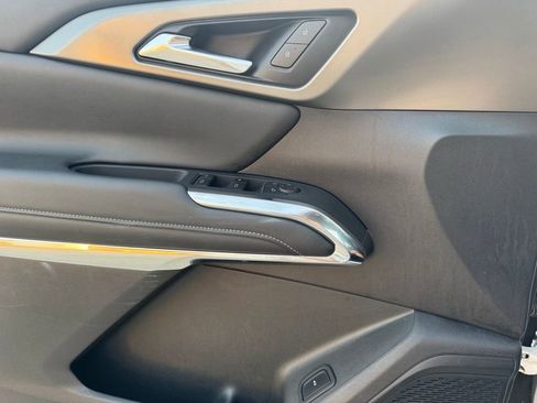 Used 2025 Chevrolet Traverse LT image 22