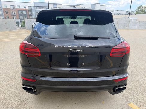 Used 2017 Porsche Cayenne AWD/4WD image 4