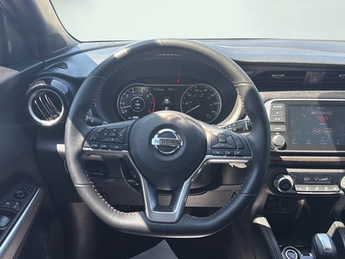 Used 2020 Nissan Kicks SR FWD image 19