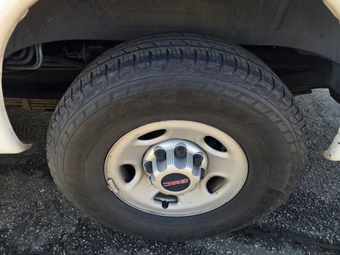 Used 2016 GMC Savana 3500 LS image 25