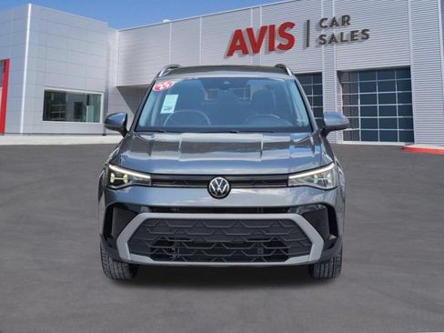 Used 2025 Volkswagen Taos SE AWD/4WD image 2