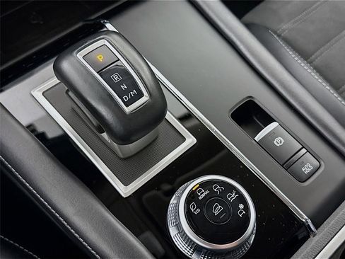 Used 2024 Mitsubishi Outlander SE image 16