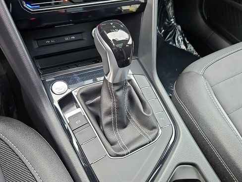 New 2026 Volkswagen Taos SE FWD image 13
