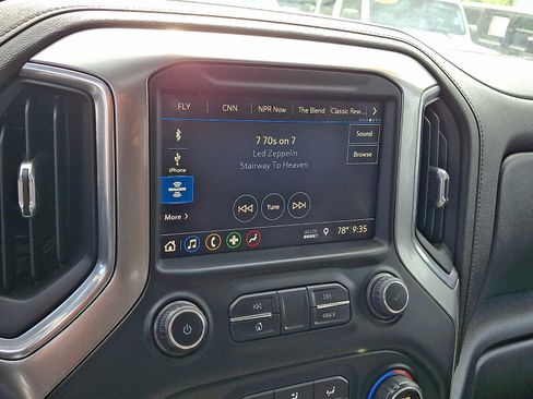 Used 2019 Chevrolet Silverado 1500 LT Trail Boss AWD/4WD image 18