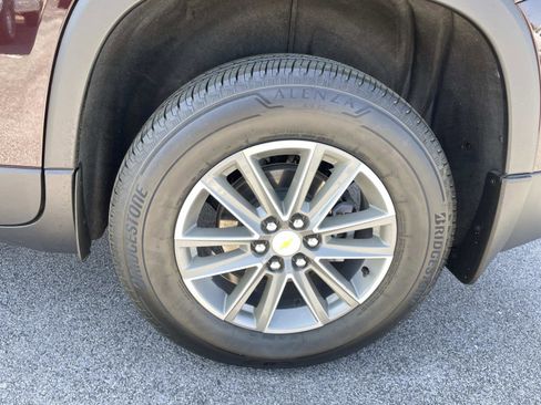 Used 2023 Chevrolet Traverse LT image 11