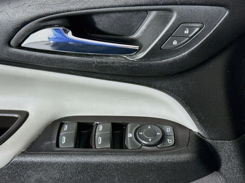 Used 2018 Chevrolet Equinox LS FWD image 24