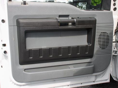 Used 2016 Ford F550 2WD Regular Cab Super Duty image 16