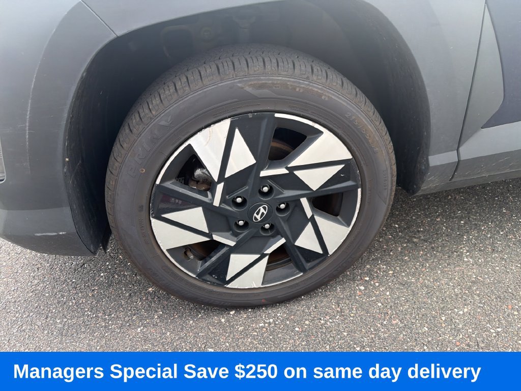 Used 2025 Hyundai Kona SEL AWD/4WD image 9