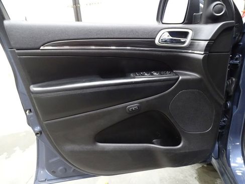 Used 2021 Jeep Grand Cherokee Limited image 18